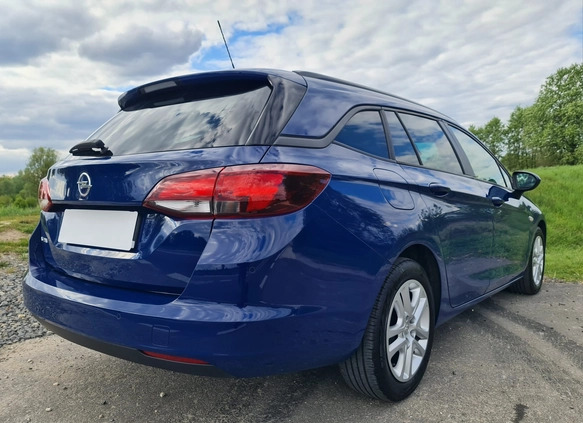 Opel Astra cena 42500 przebieg: 122000, rok produkcji 2019 z Otwock małe 466